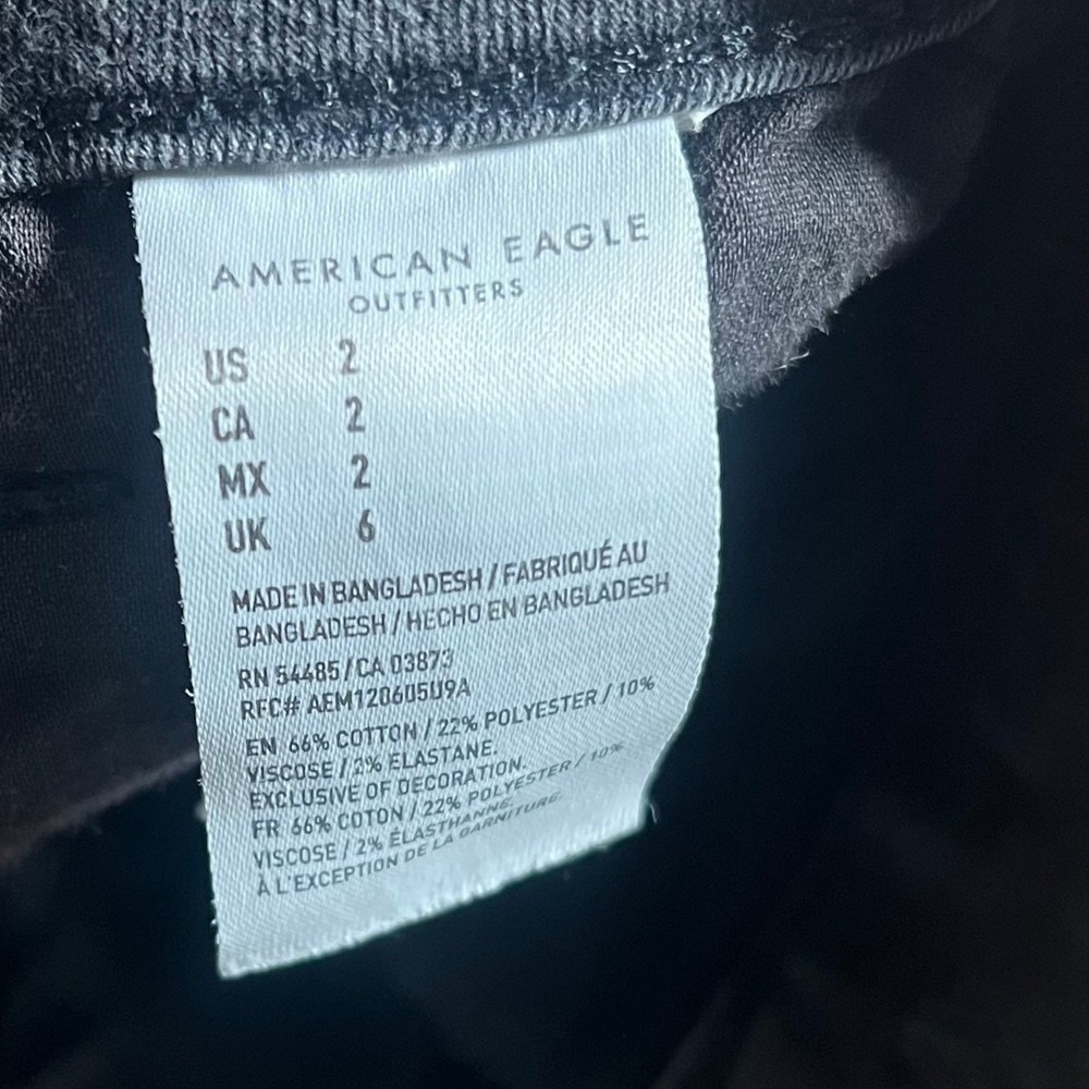 American Eagle Curvy Super Hi-Rise Shortie Black Distressed Denim Shorts Size 2 - Picture 4 of 6